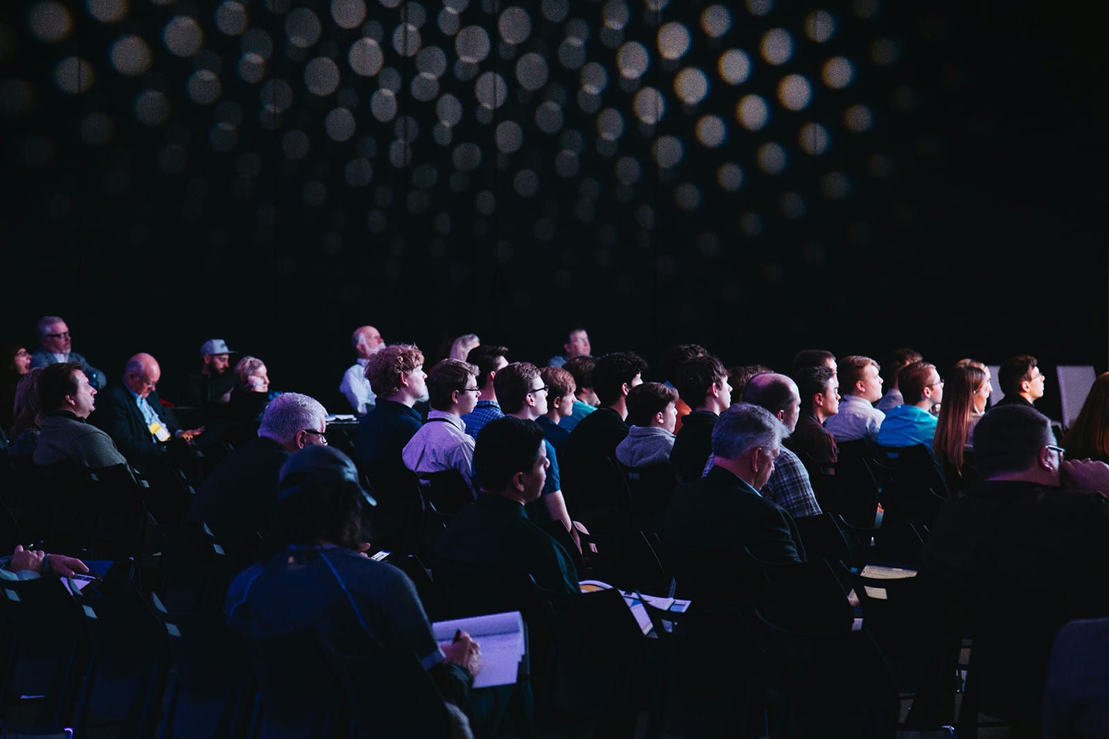 headway-F2KRf_QfCqw-unsplash keynote audience